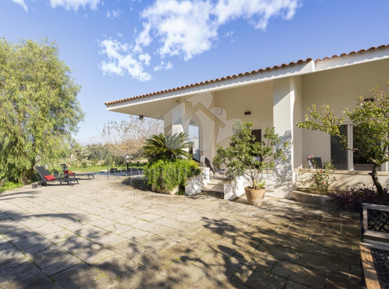 villa con giardino privato a Neviano nel Salento