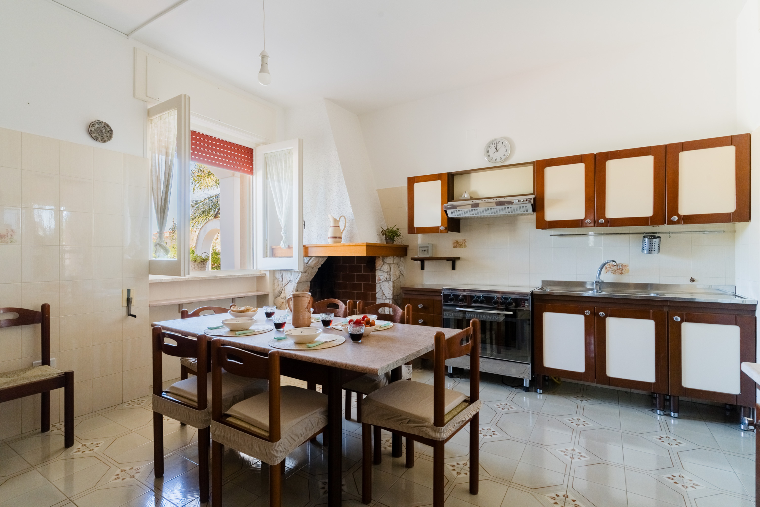Sala pranzo con angolo cottura Villa Li Giannelli