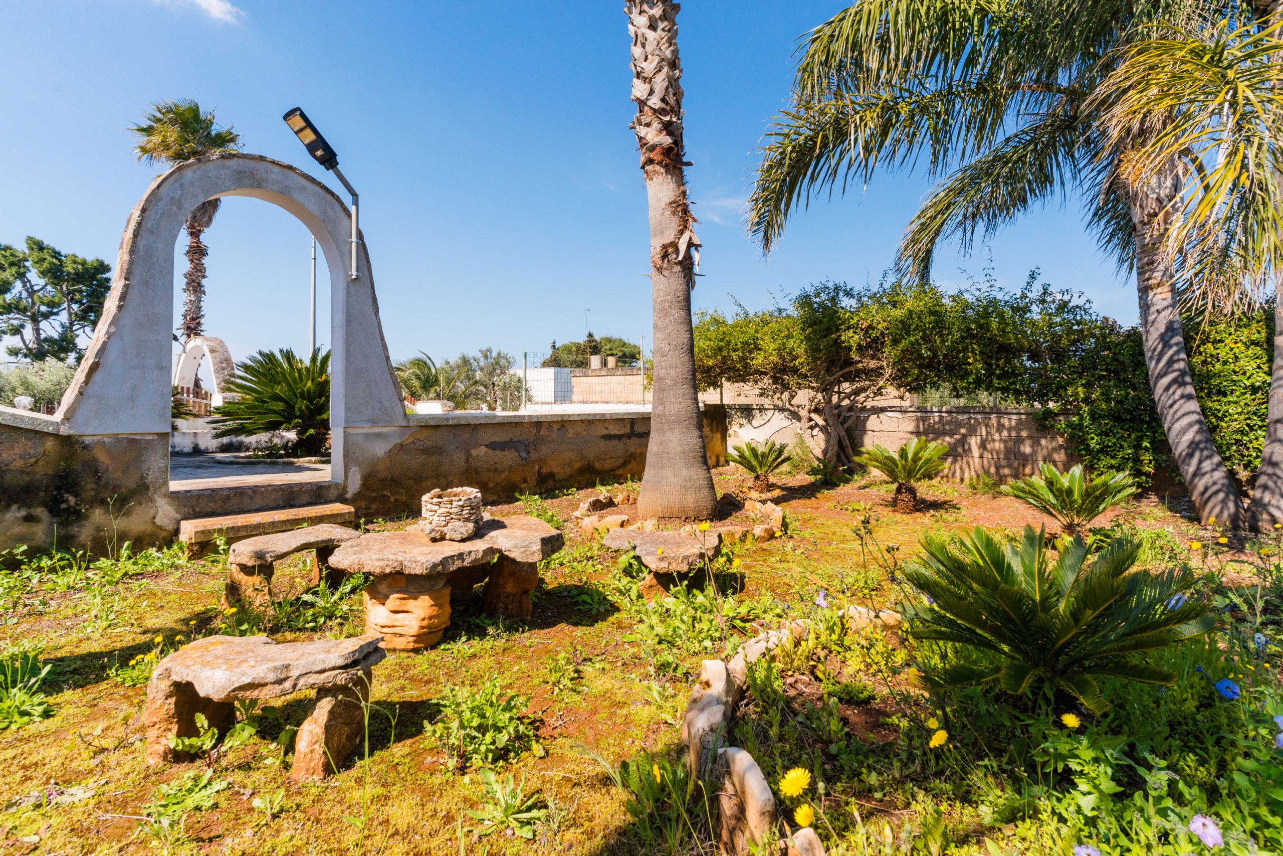 Dettaglio giardino villa pet friendly vicino Gallipoli