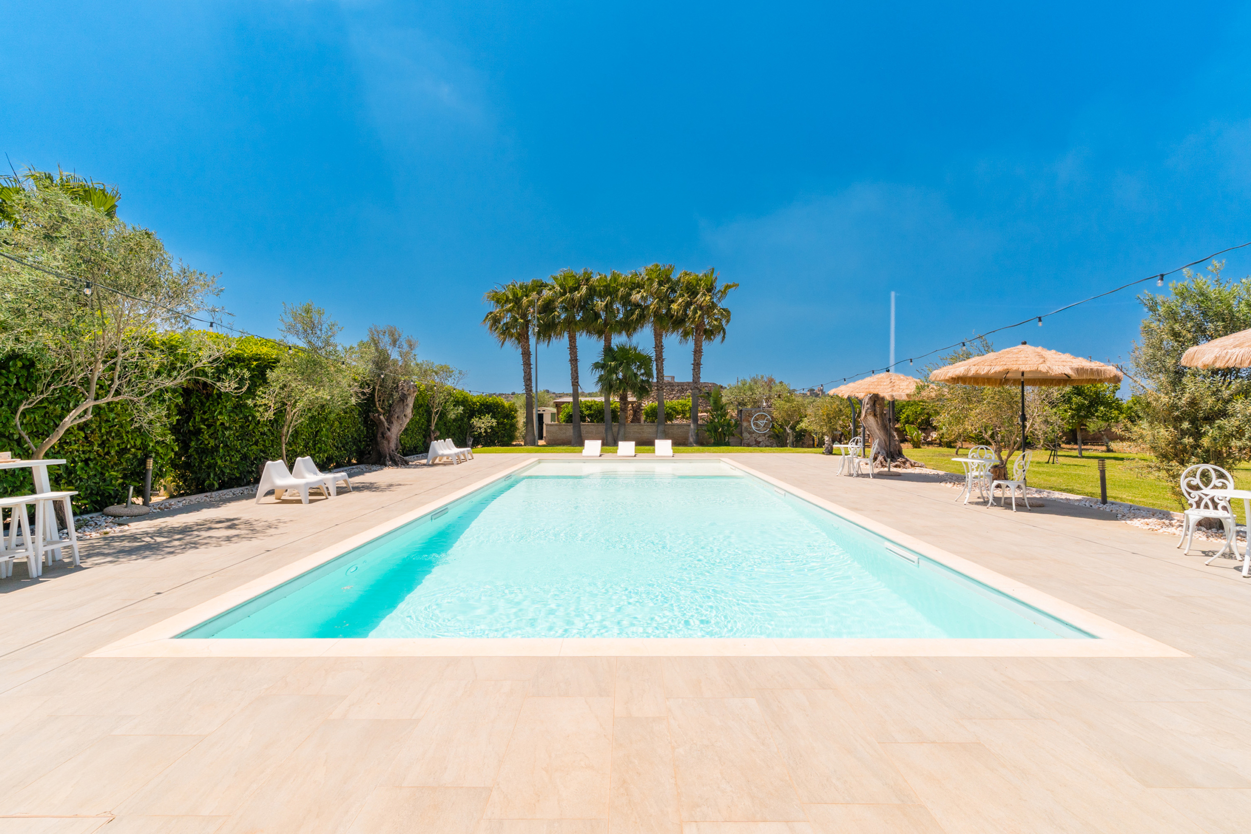 piscina grande villa federico countryside