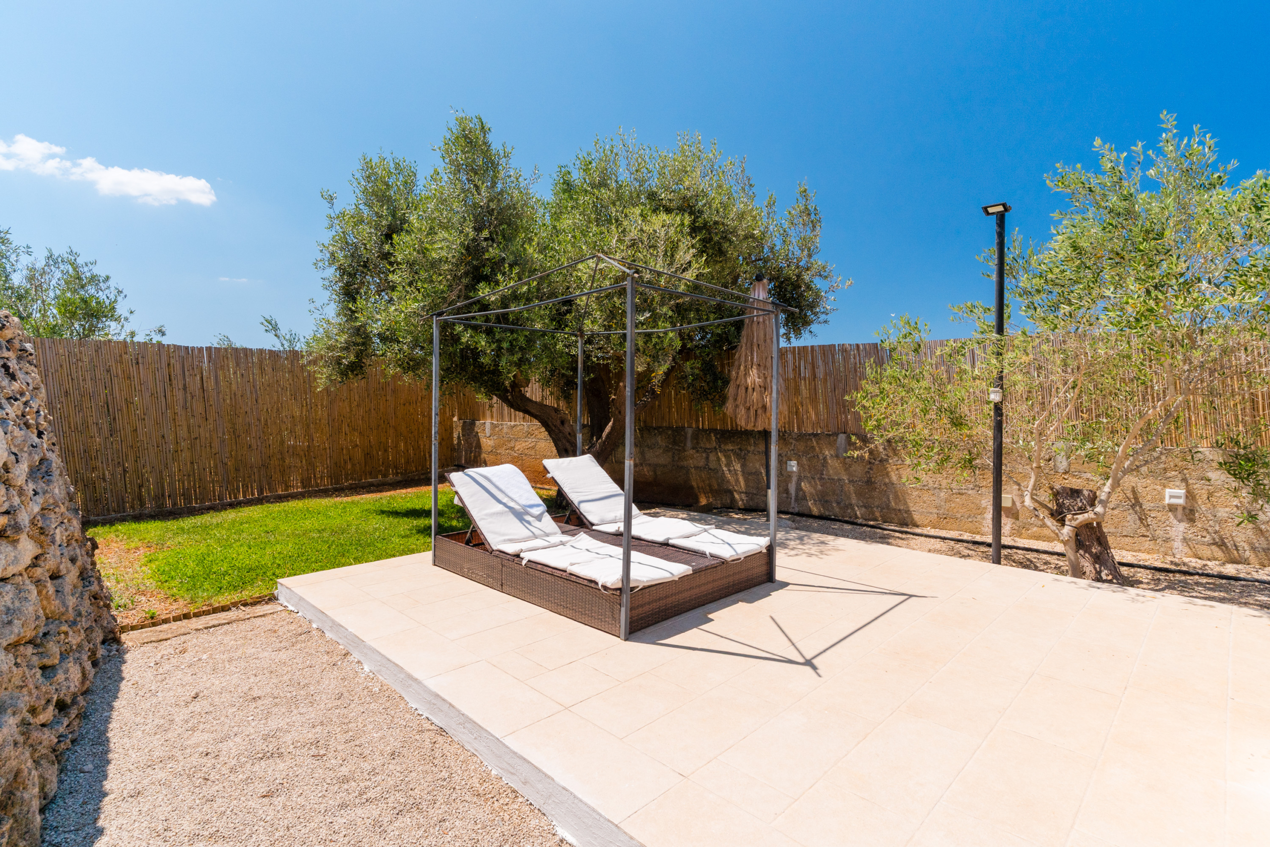 lettini prendi sole piscina trullo villa federico countryside