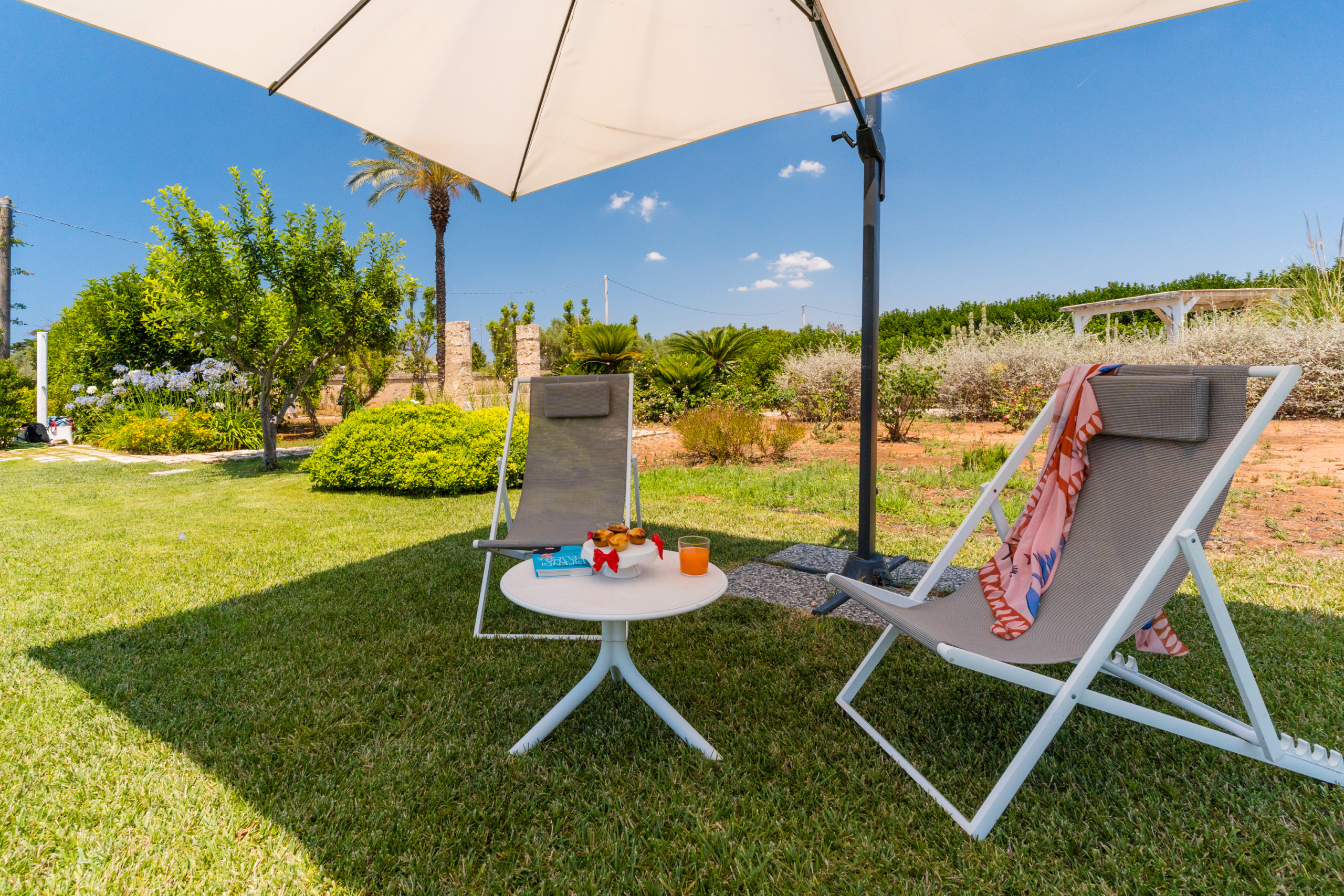 sedie giardino ombrellone attico villa cucci