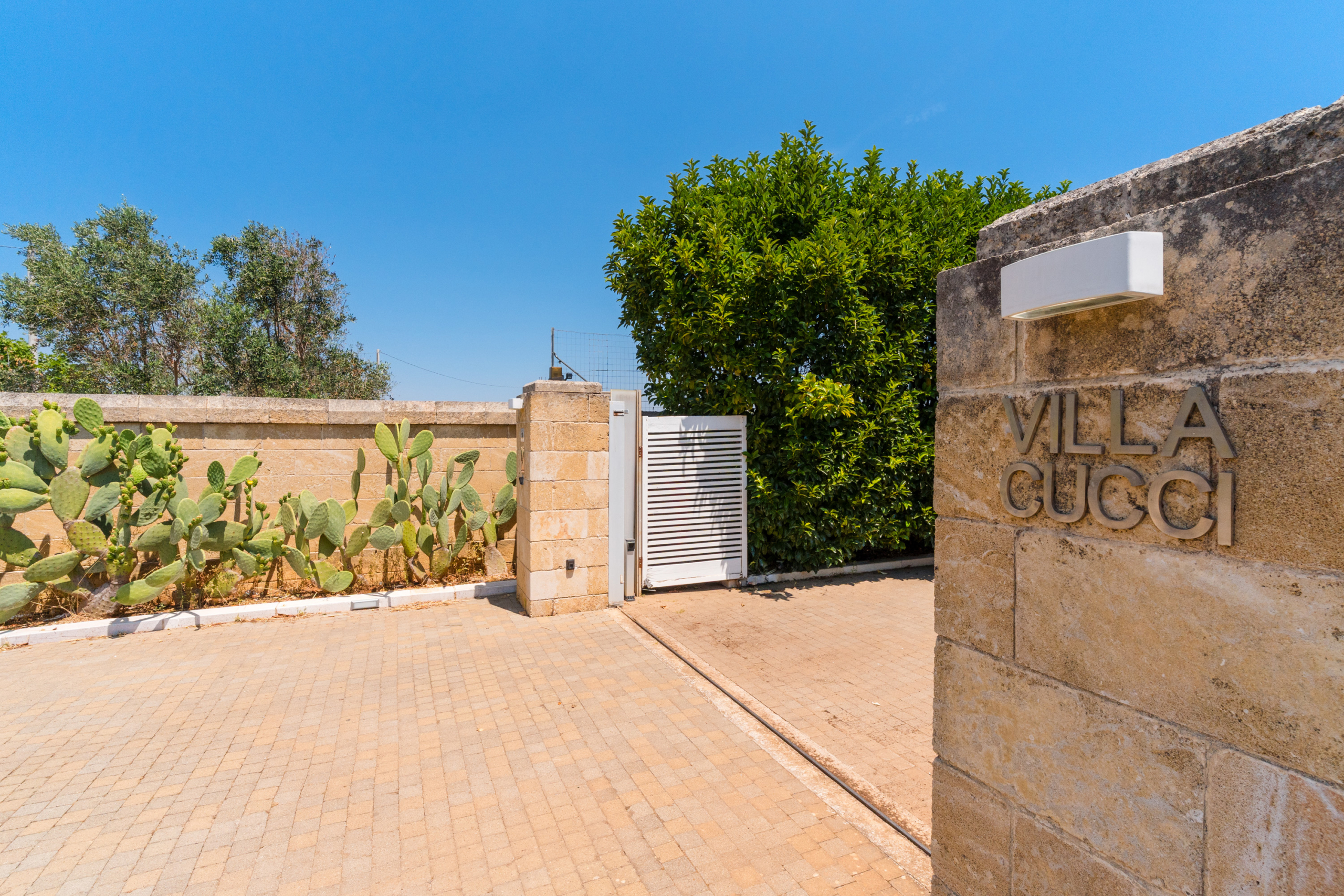 accesso alla casa principale attico cucci